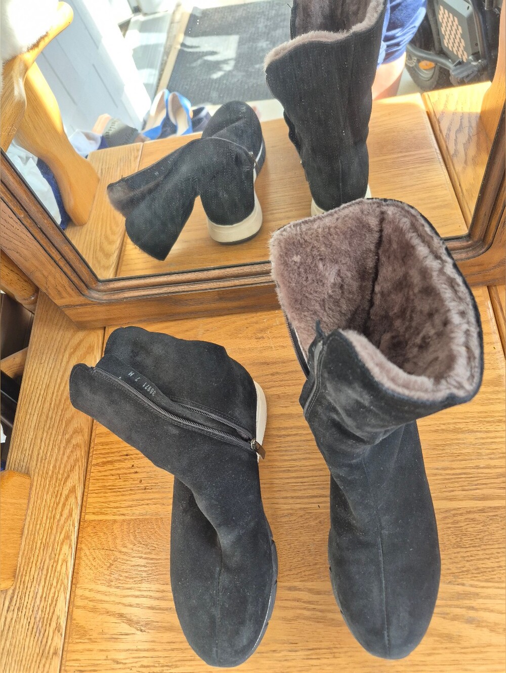 La Canadienne City Dry Black Suede Shearling Lining Winter Boots 7 M